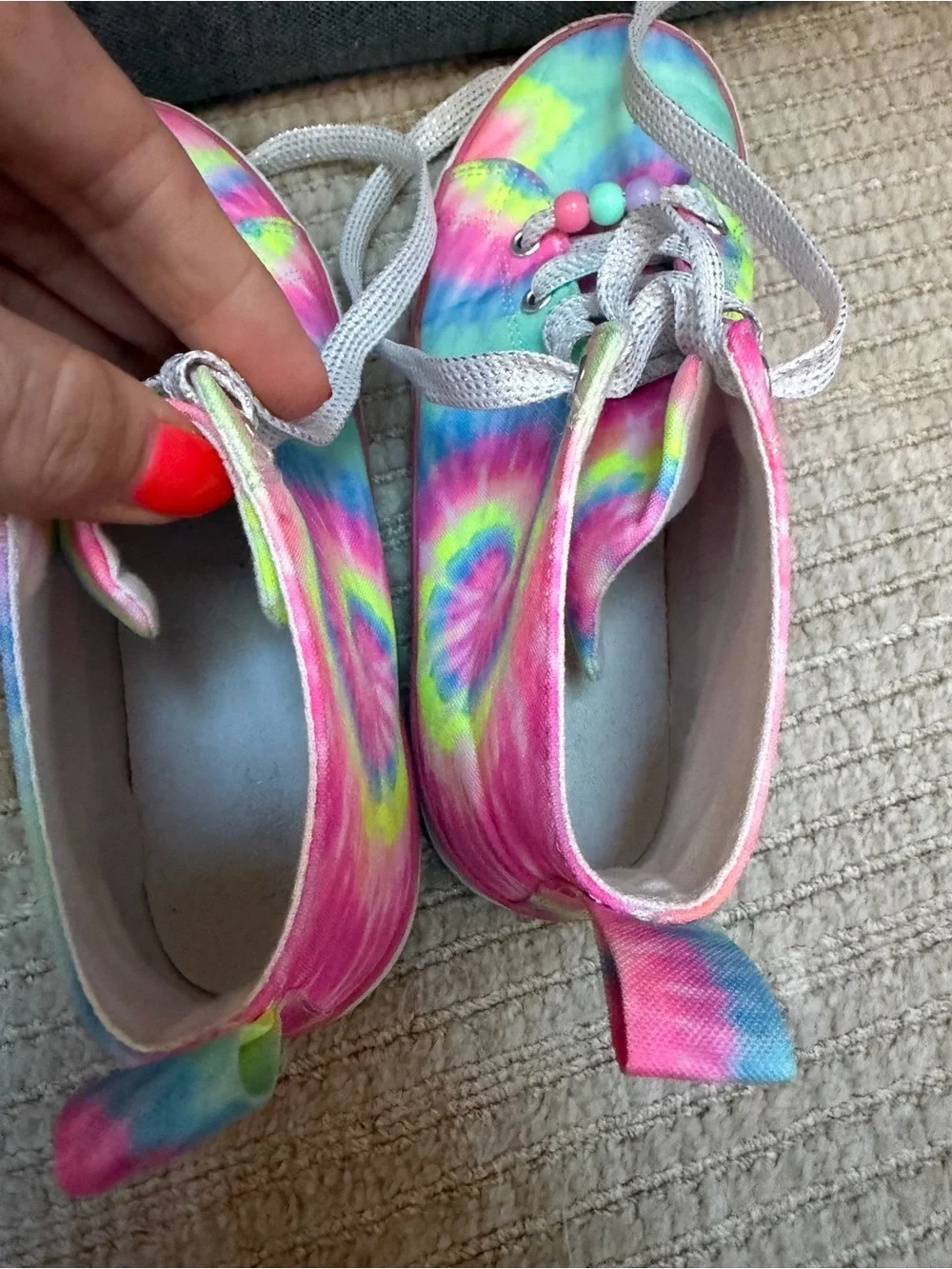 EUC THE CHILDRENS PLACE SIZE 3 BIG GIRL TIE DYE HIGH TOP SNEAKERS